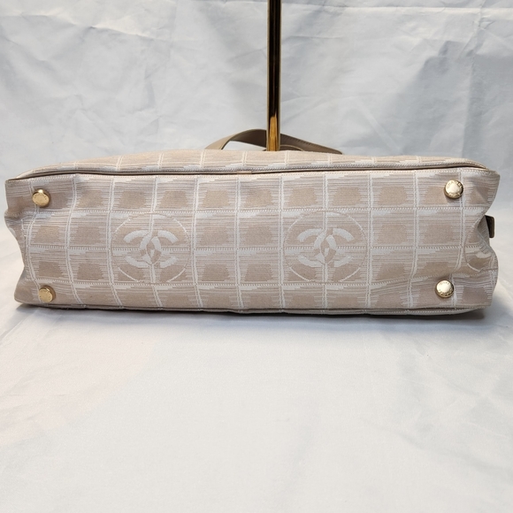 CHANEL Travel Line Nylon Jacquard Leather bag - Picture 6 of 8